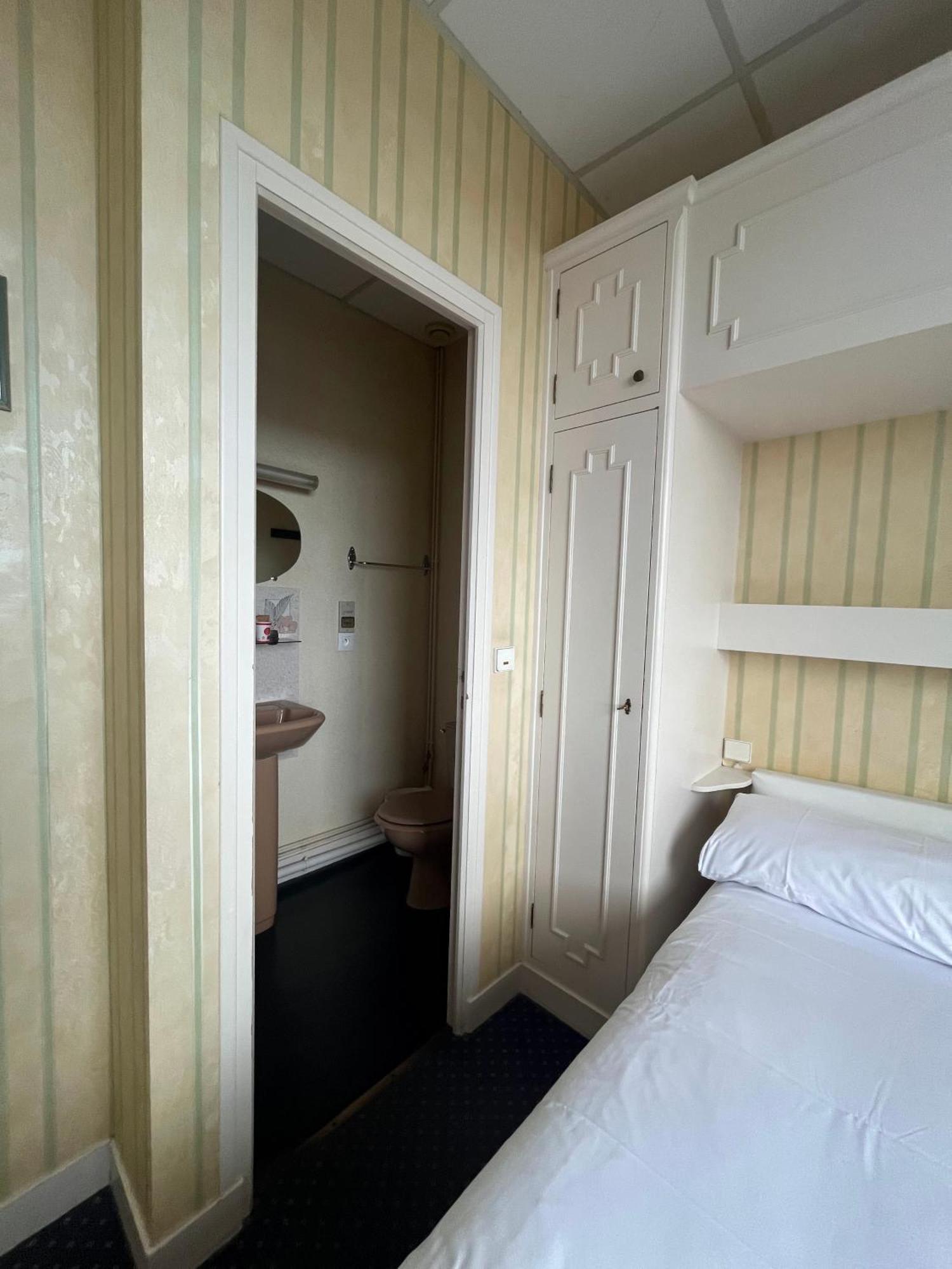 Hotel Le Phare Ouistreham Eksteriør bilde