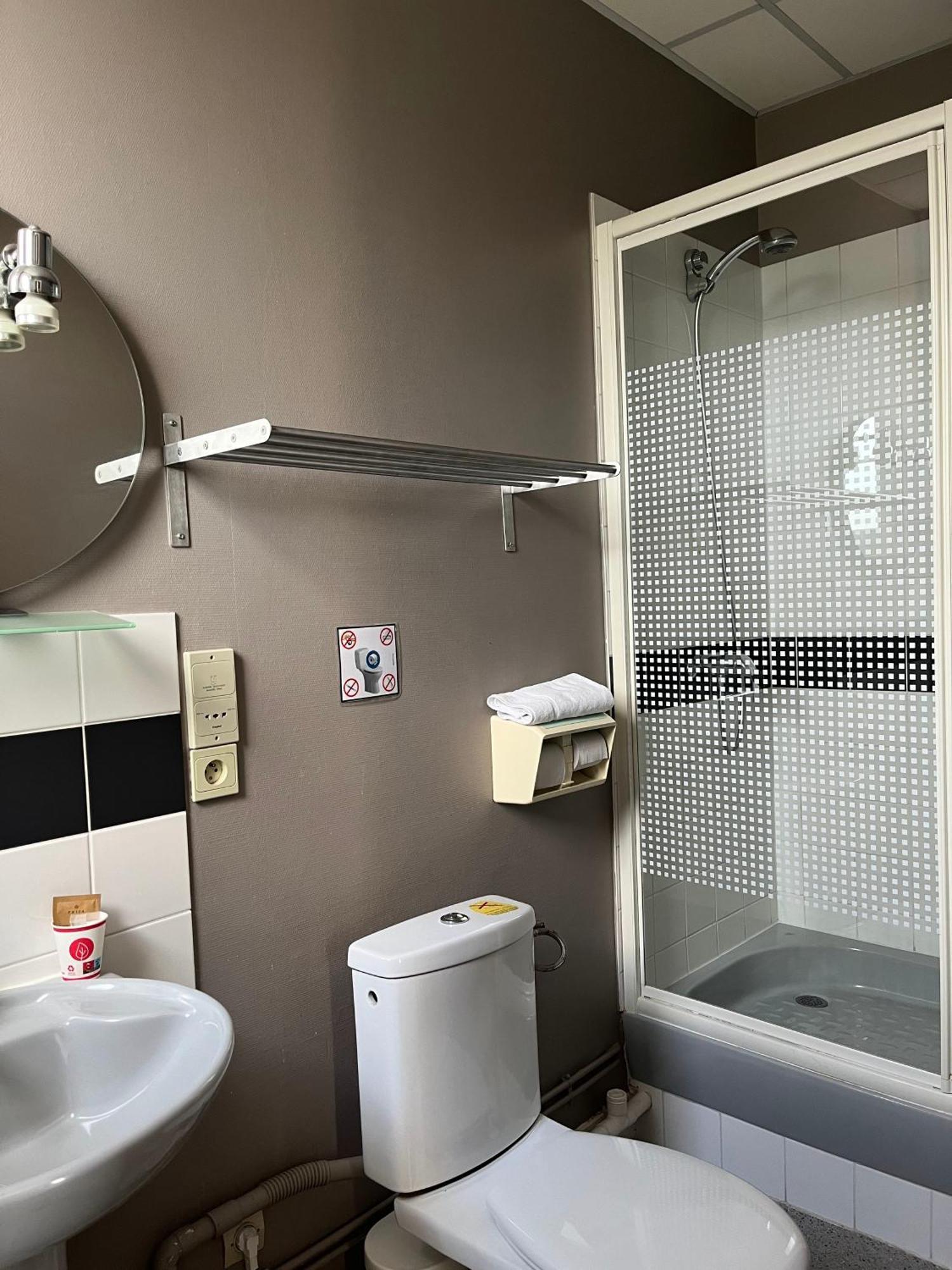 Hotel Le Phare Ouistreham Eksteriør bilde